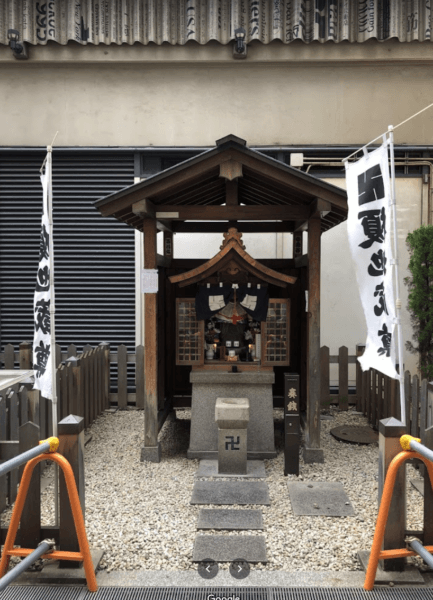 千日前にぎわいを見守る 榎龍王神社と榎地蔵尊